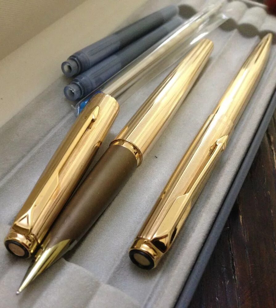 Parker style g1. Parker 50. Parker set china. Parker 50 falcon fighter. День рождения ручки паркер картинки.