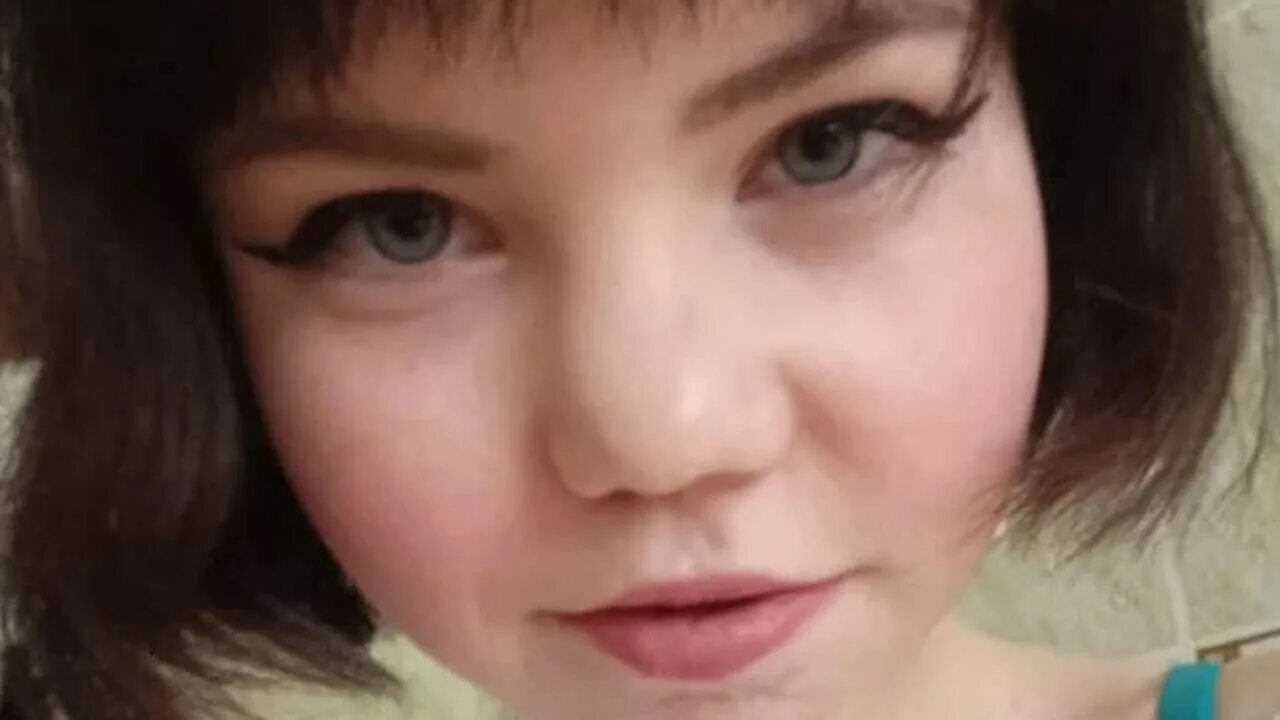 Настя вышла из дома
