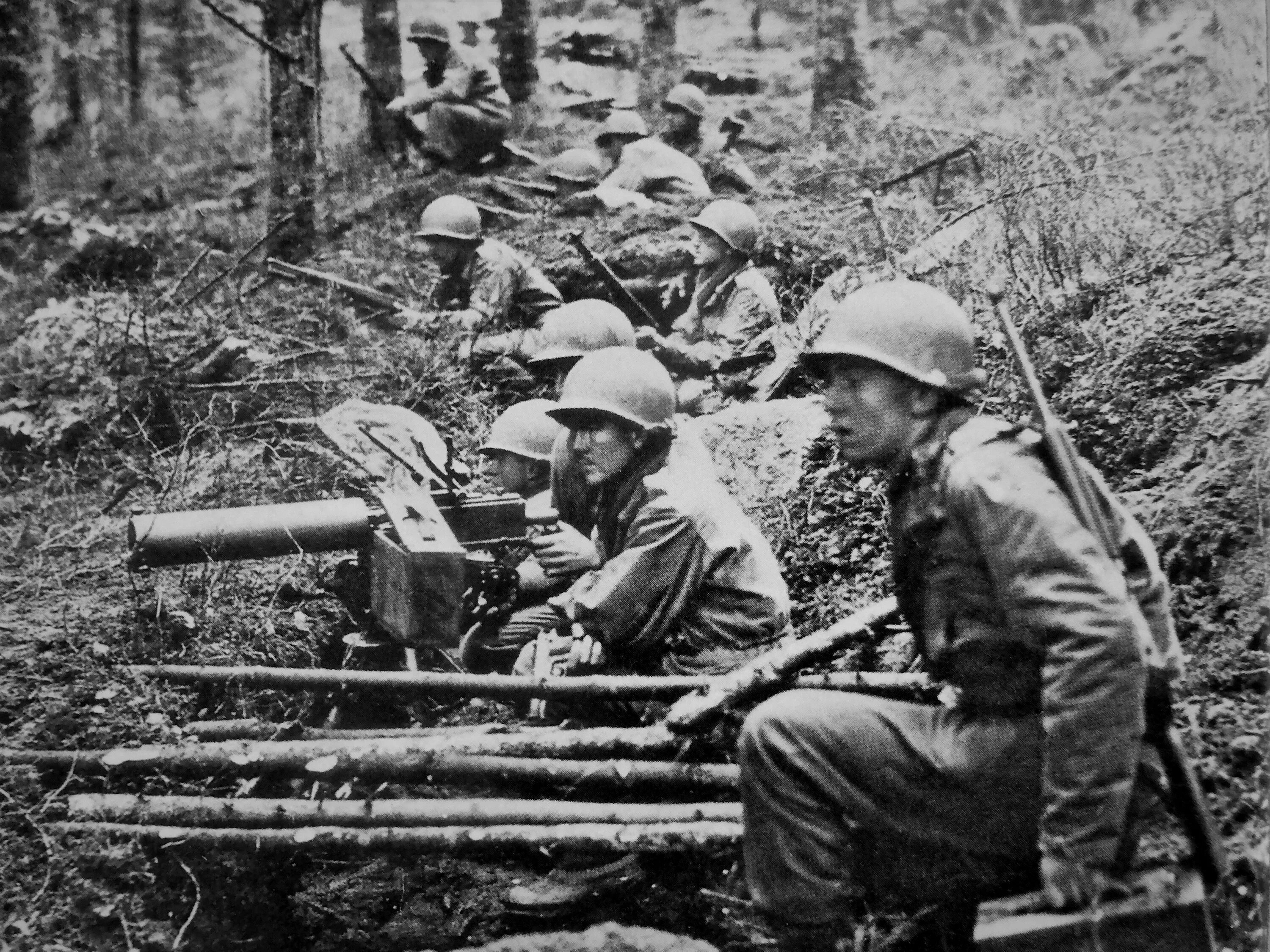 Осень 1944 года. Американская пехота 1944 год. Пулеметный расчет. Пулеметы США второй мировой войны. Browning m1917 американский в РККА.