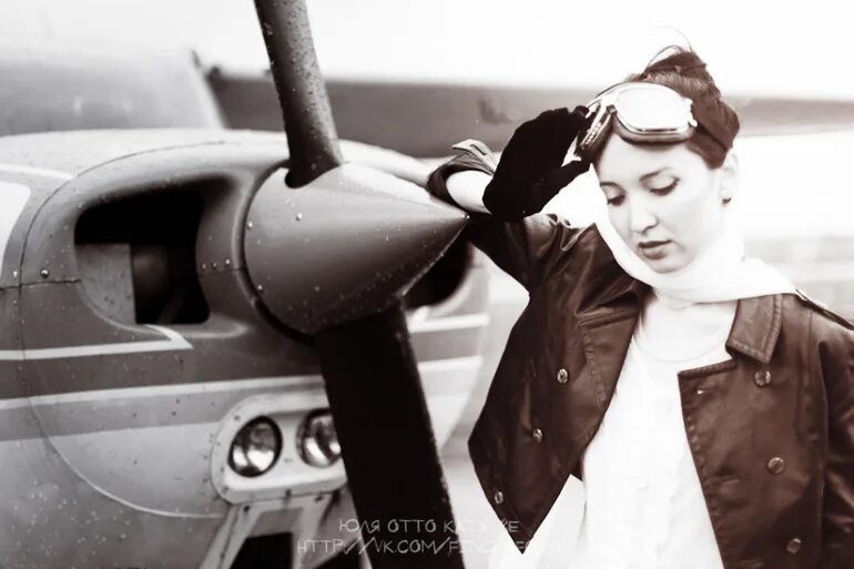 Летчик ретро. Марина раскова. Амелия эрхарт. Сопрано летчицы. Женщины летчицы картинки красивые.