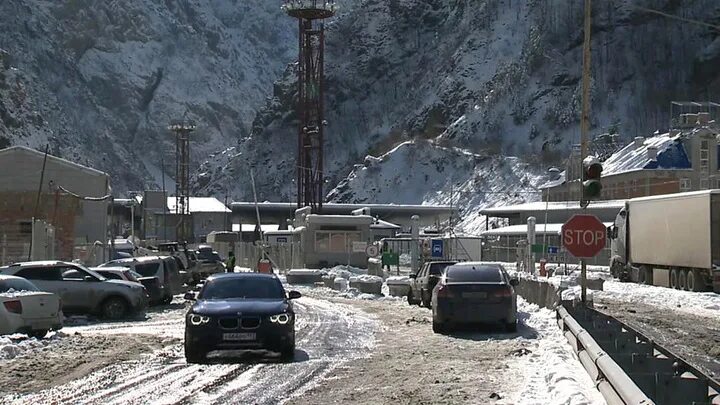 15 02 2023 Дорога верхний Ларс Грузия. Военная Грузинская дорога. Перекрыта военно Грузинская дорога. Кавказ (автодорога).