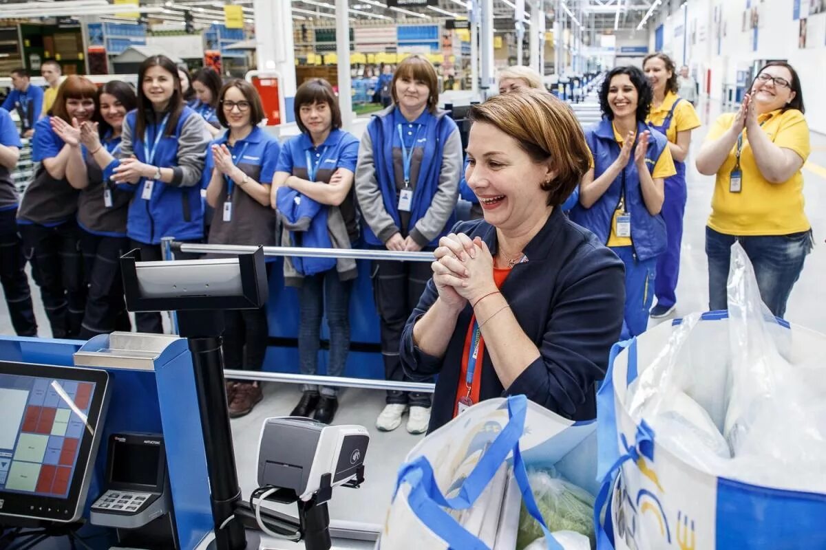 касторама пермь. касторама сотрудники. работа касторамы сегодня. кассир castorama. касторама.