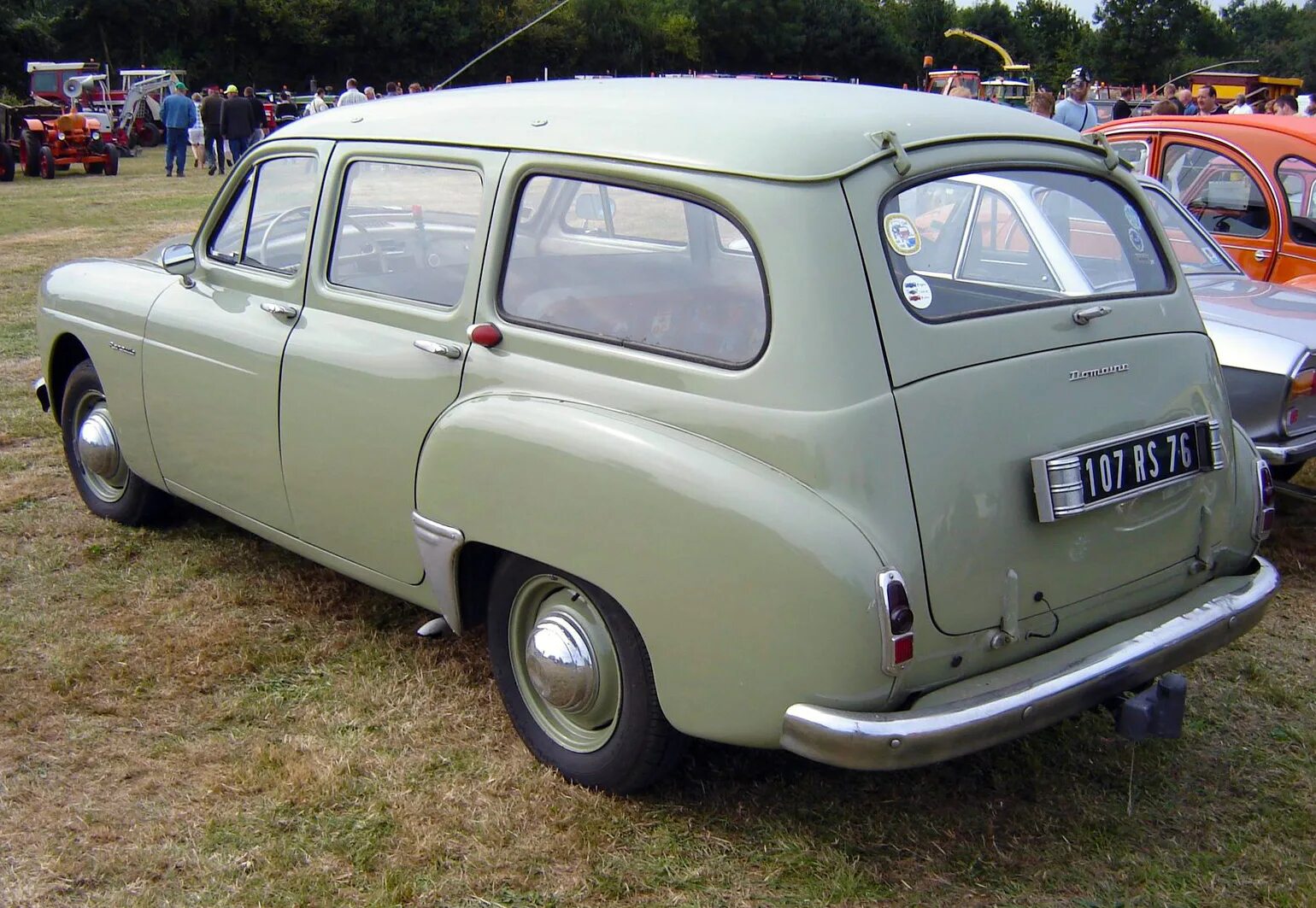 Т668ум69 рено. Рено 1955. Renault Fregate. Ренаулт Классик. Renault Colorale Taxi Sahara.