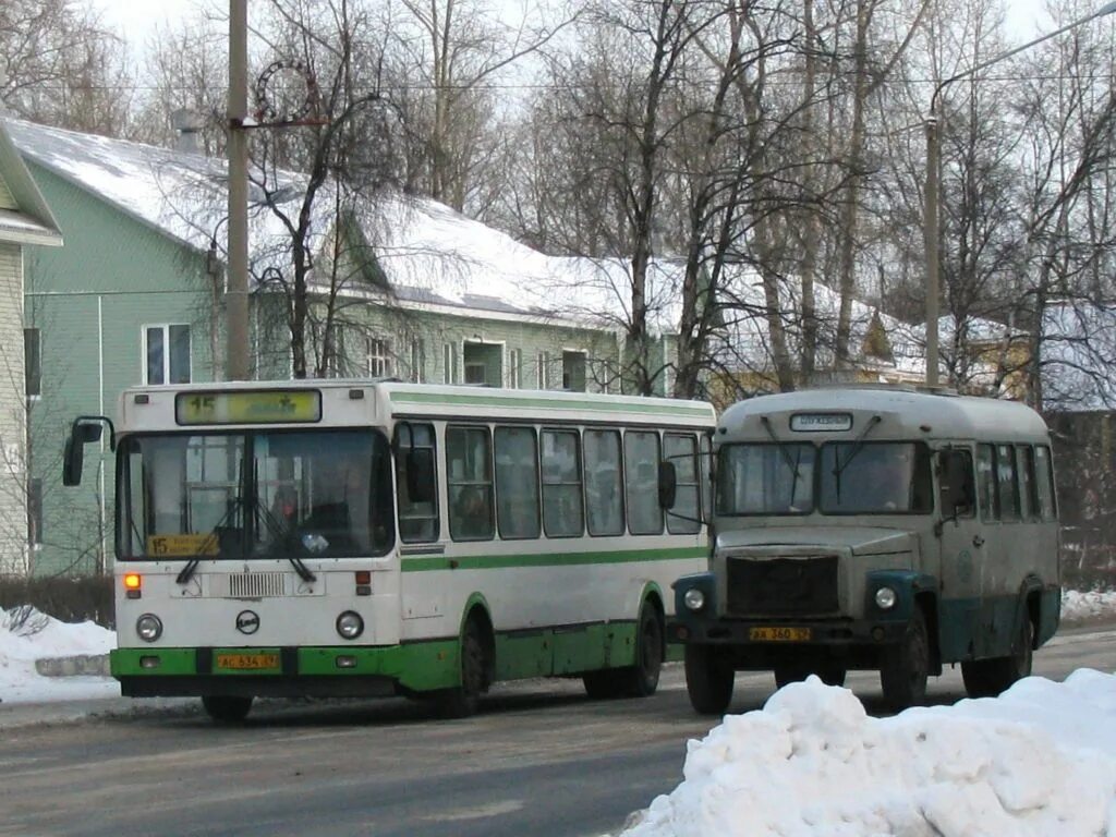 Северодвинск автобус 3. Служебный автобус. Автобусы Северодвинск. Фотография автовокзала Северодвинск. А001ае29северодвинск автобусы.