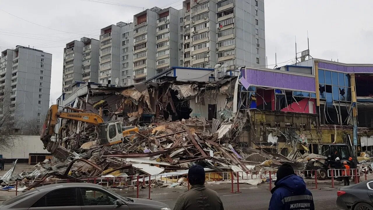 Снос тц мир. Тц наманган в люблино. снос тц. как сносят торговый центр внутри.