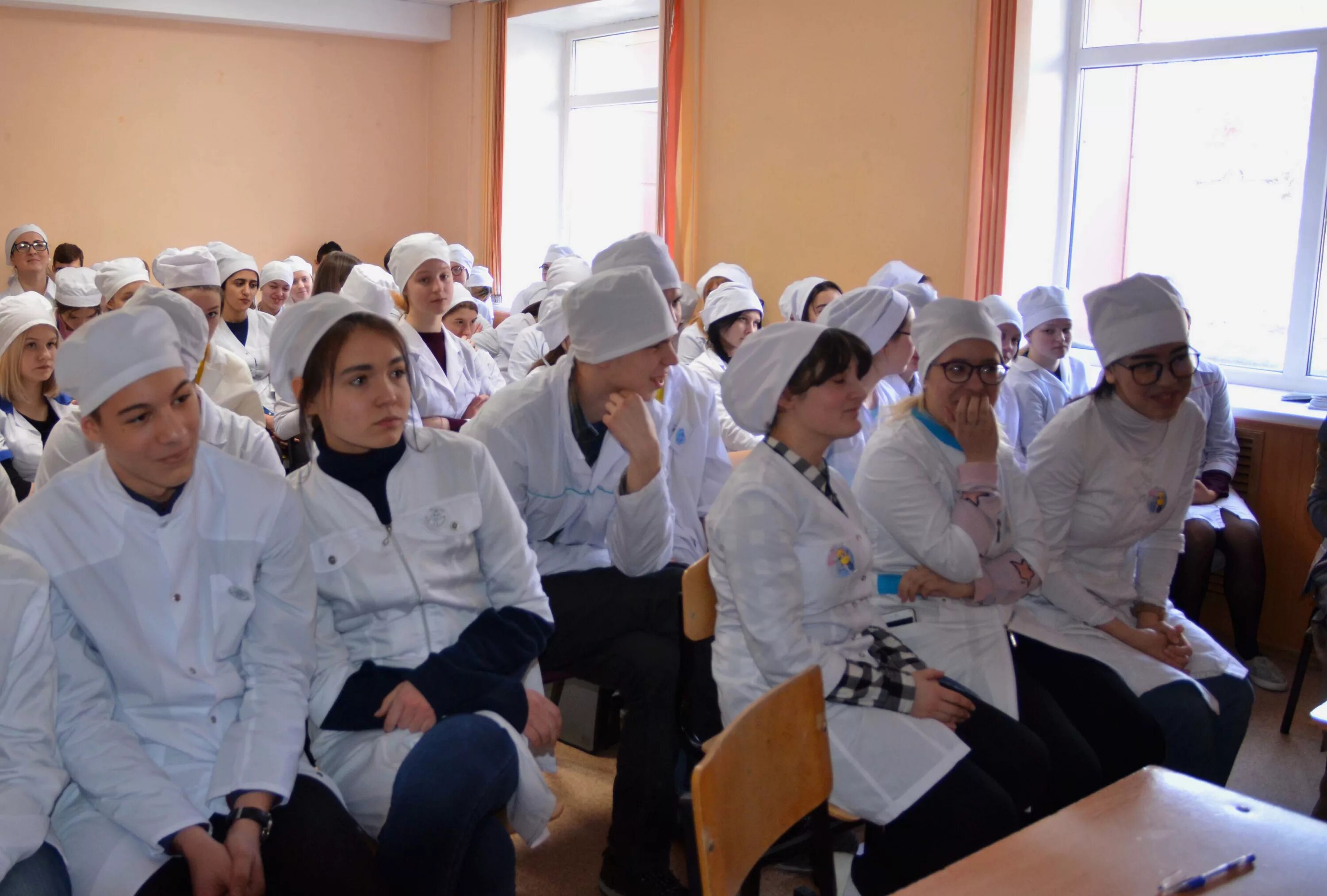 Медицинский колледж петропавловск камчатский. Мед колледж Петропавловск-Камчатский. Каммедколледж Петропавловск-Камчатский. Мед Камчатка колледж Камчатка.