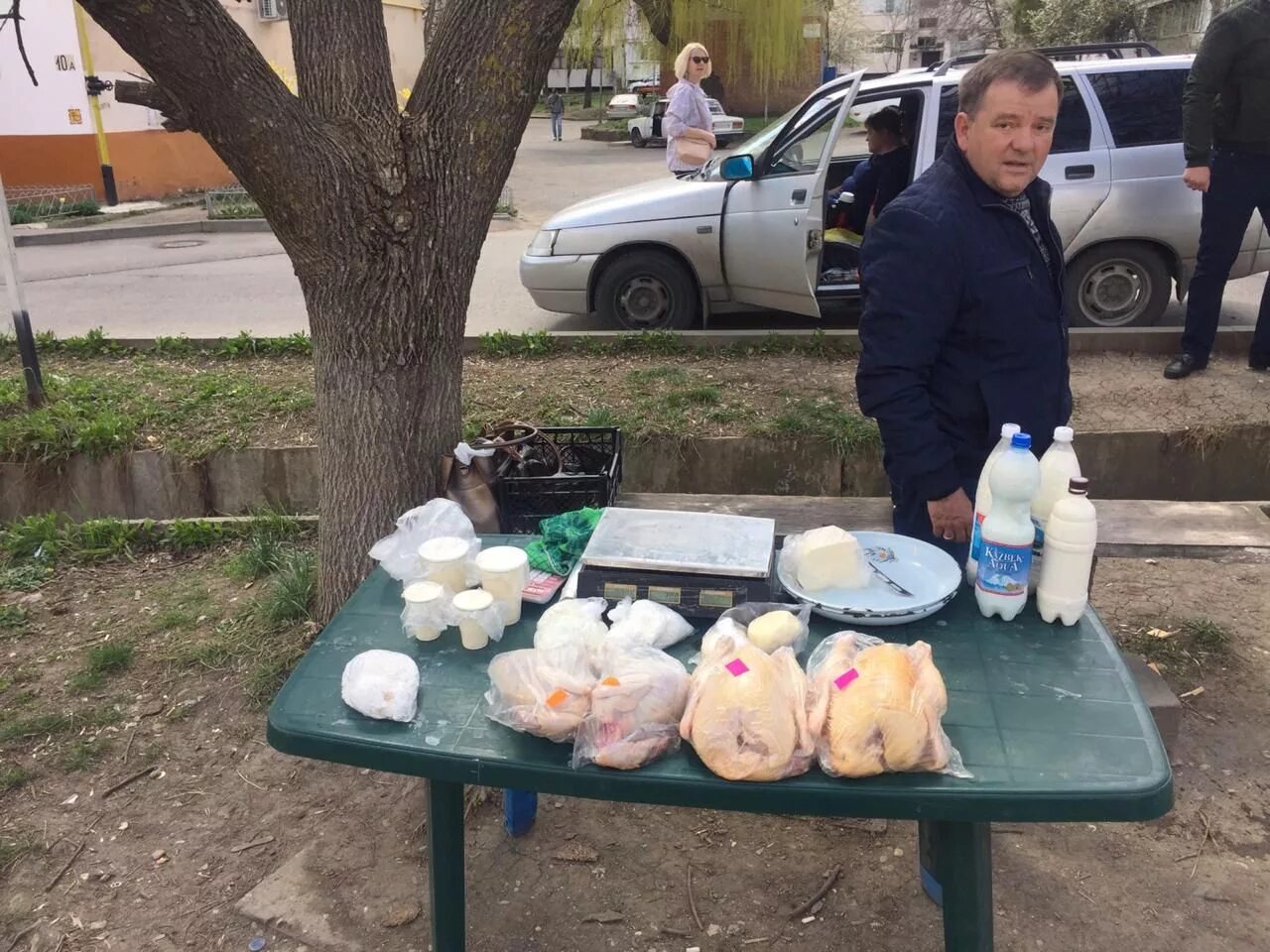 Свежие вакансии железноводск. Стихийная торговля мясом. Торговля на улице. Незаконные торговля в Железноводске. Ставропольский край торговля.