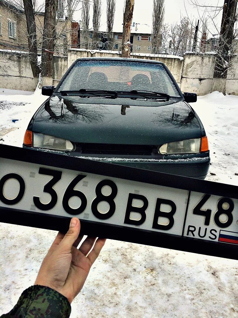 Рамка на номер авто голографическая. Откидные рамки для гос номеров камри 70. Широкие рамки на номера. Штраф за номерные рамки. Рамка для госномера автомобиля.