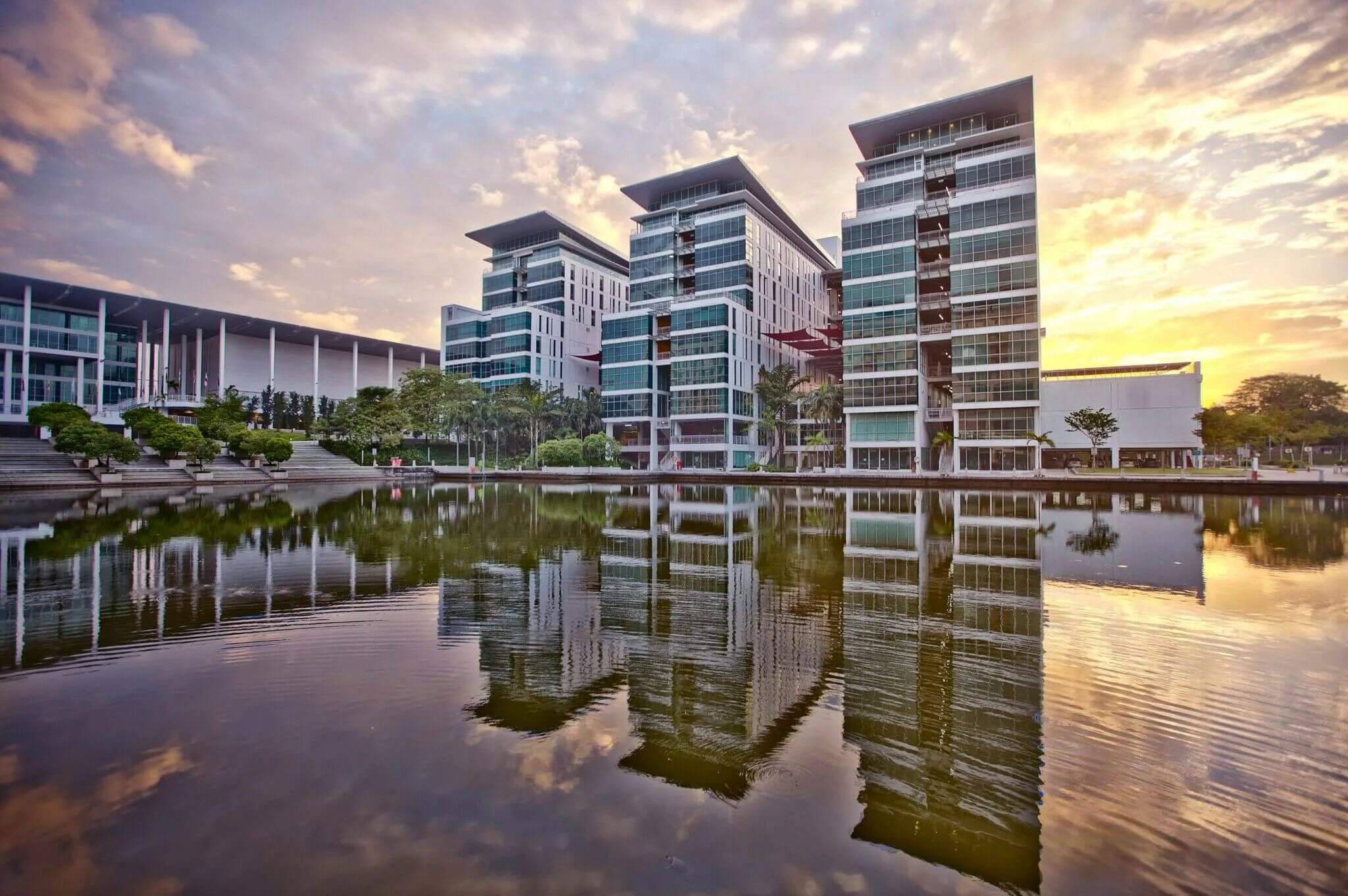 Тейлорс Юниверсити. Taylor University Malaysia внутри. Донгхуа Юниверсити. National University of Malaysia.