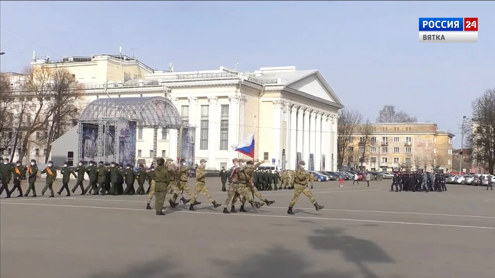 Прямой эфир парада 9 мая. Парад Победы Киров 2021. Парад Победы в Кирове. Театральная площадь Киров 9 мая. Парад 9 мая Киров.