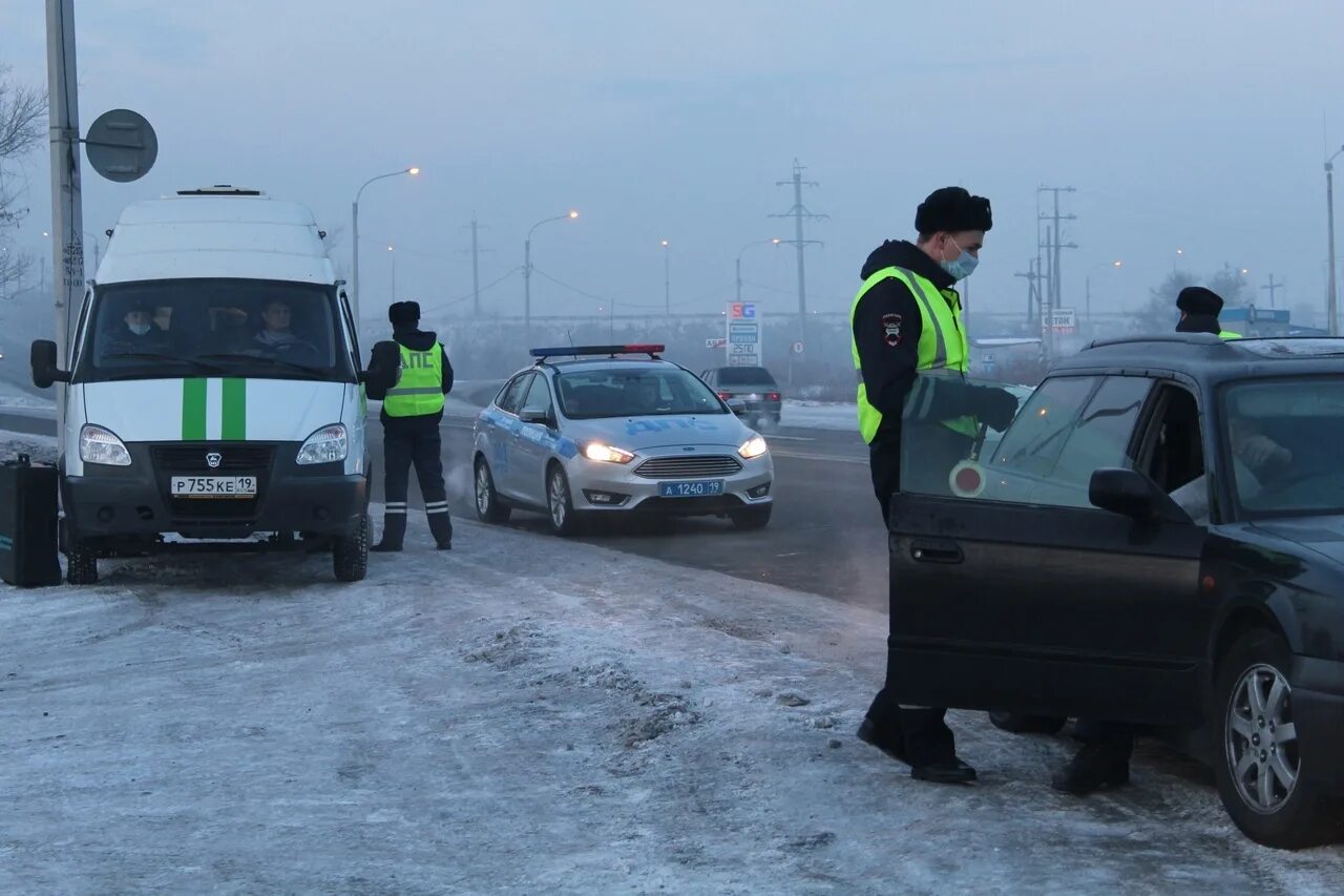 ДПС Абакан. ГАИ Хакасии фото. Пост ДПС Абаканский мост. Хакасия Hyundai выдача ДПС. Гибдд абакан телефон