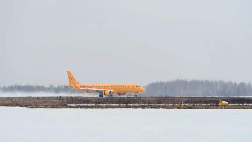 Победилово купить авиабилеты. Саратовские авиалинии Победилово. Аэропорт Победилово Киров самолеты. Авиалинии Победилово Киров. Эмбраер 190 Саратовские авиалинии.