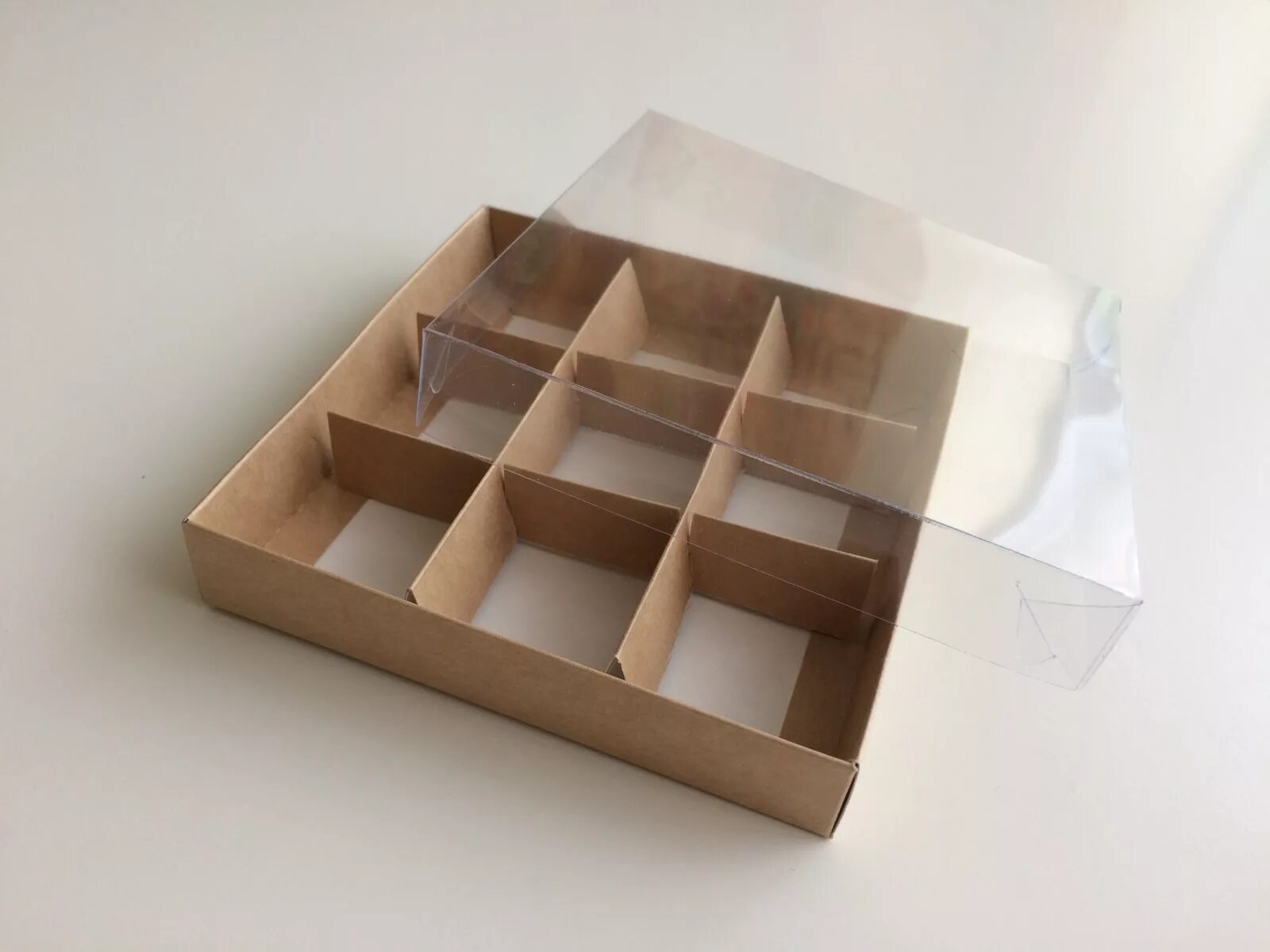 деревянные коробки с ячейками. картонные коробки с ячейками. деревянная коробка с ячейками. деревянные ячейки для хранения. коробки с ячейками.