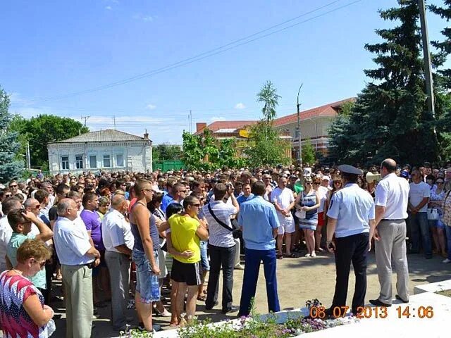 Происходящее в пугачеве. Беспорядки в пугачеве 2013. волнения в пугачеве.
