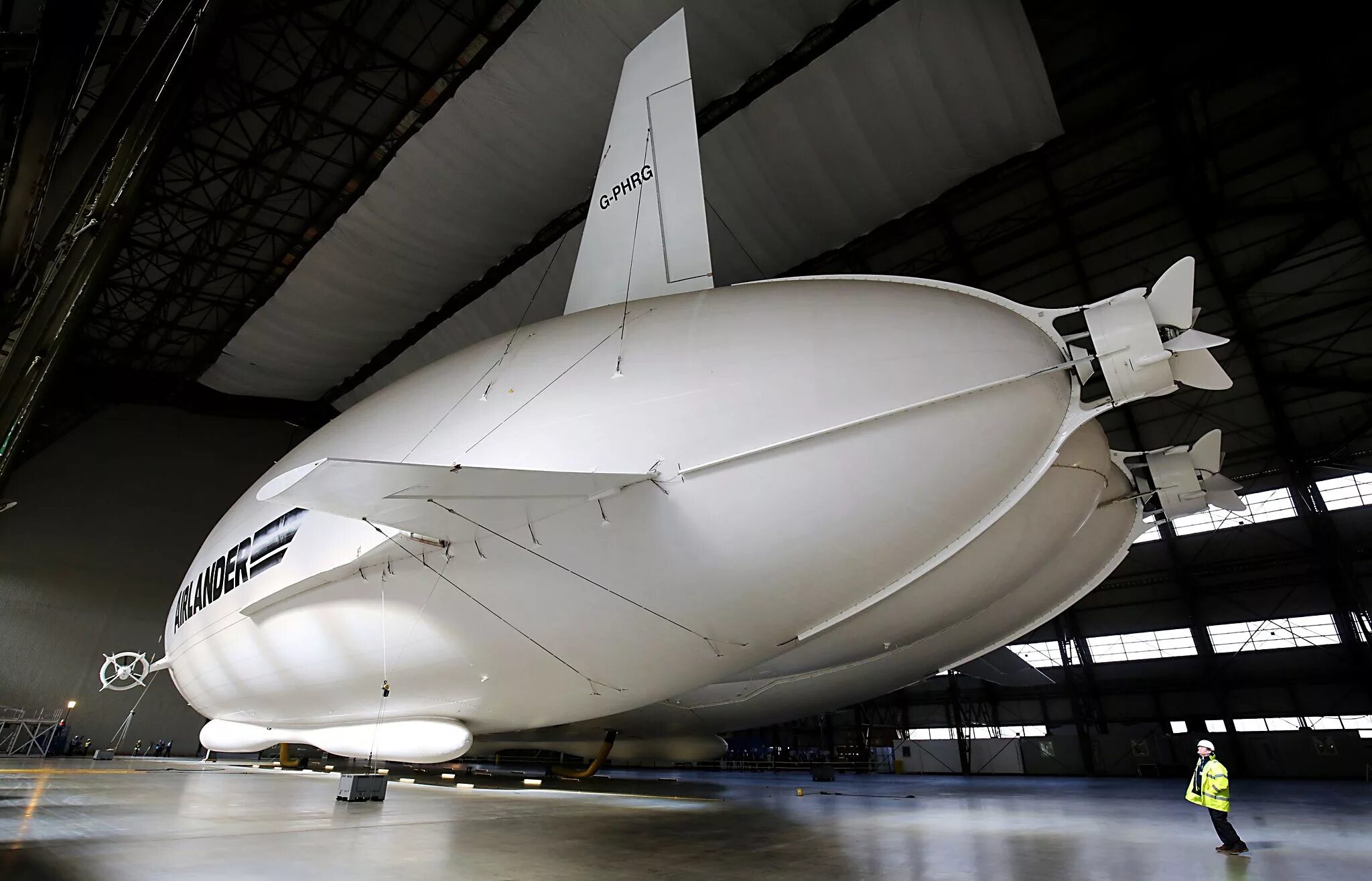 Дирижабль Airlander. Airlander 10. Аирландер 10 дирижабль. Самолет Airlander 10.