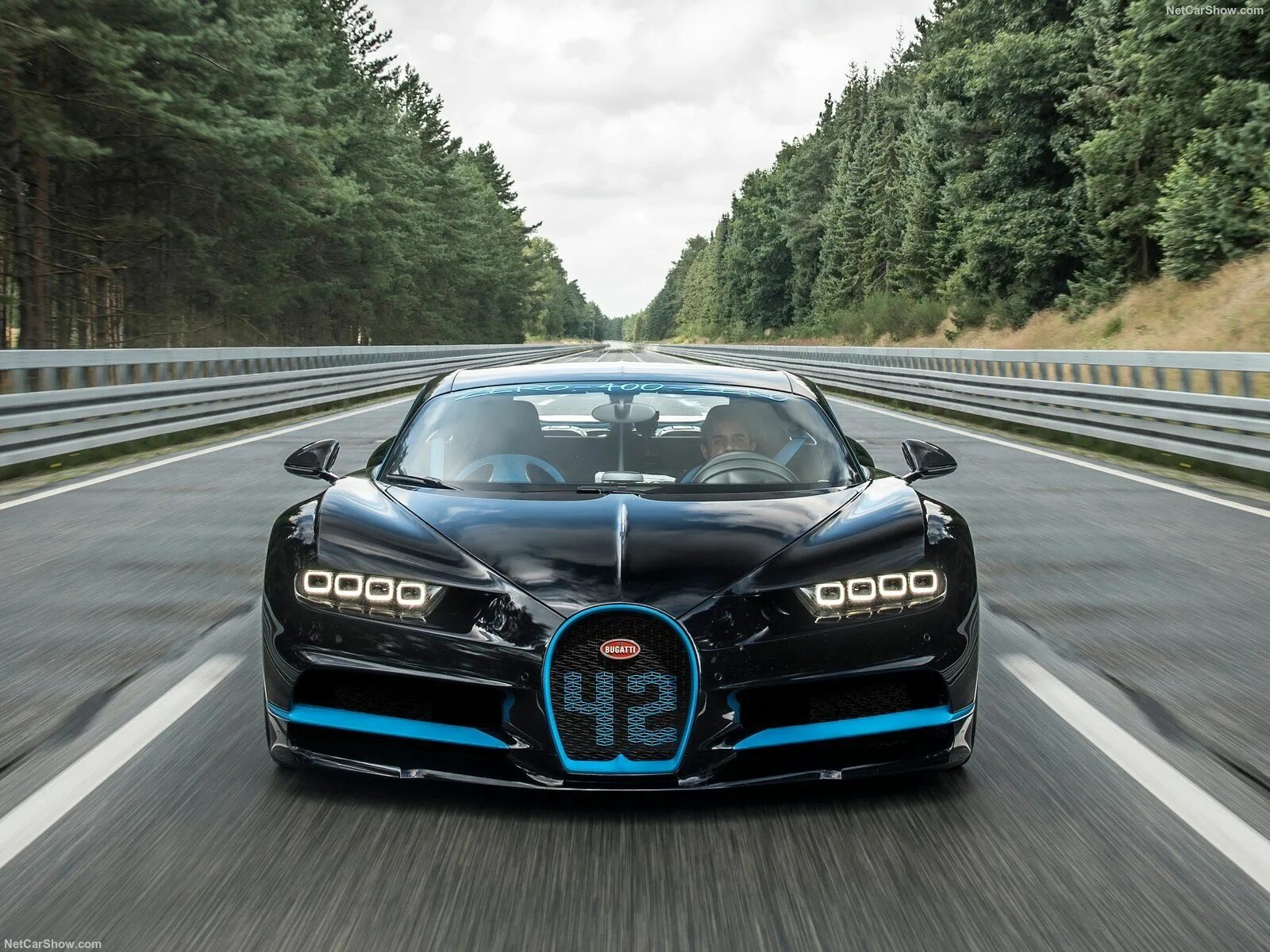 Bugatti chiron скорость. Бугатти ЧИРОН 400км. Bugatti Chiron 0-400-0 km/h. Бугатти 500. Бугатти Шерон 500.