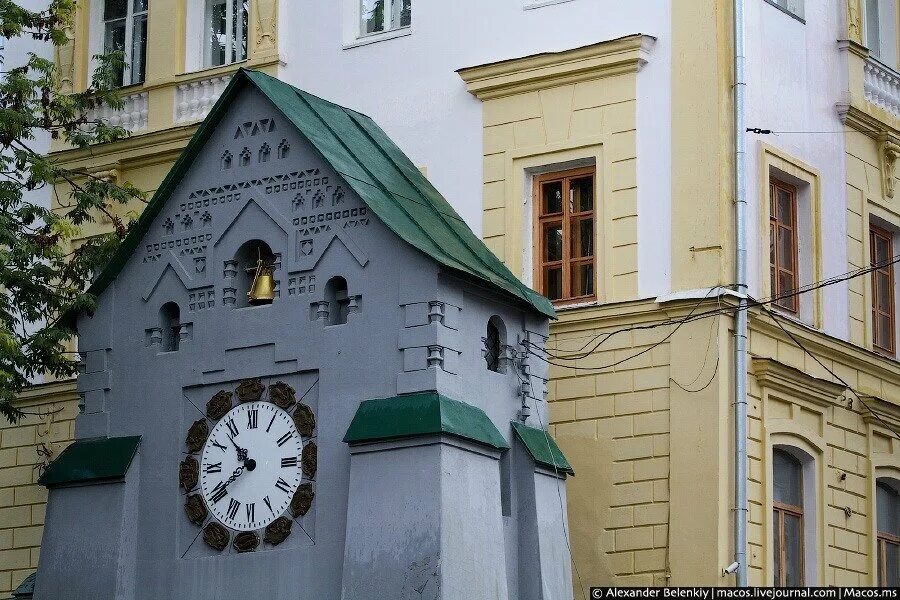 клубный дом на покровке москва. часовая башня на большой покровской нижний новгород. нижний новгород часовая башня улица большая покровская. большая покровская улица в нижнем новгороде. часы на часовой башне нижегородского кремля.