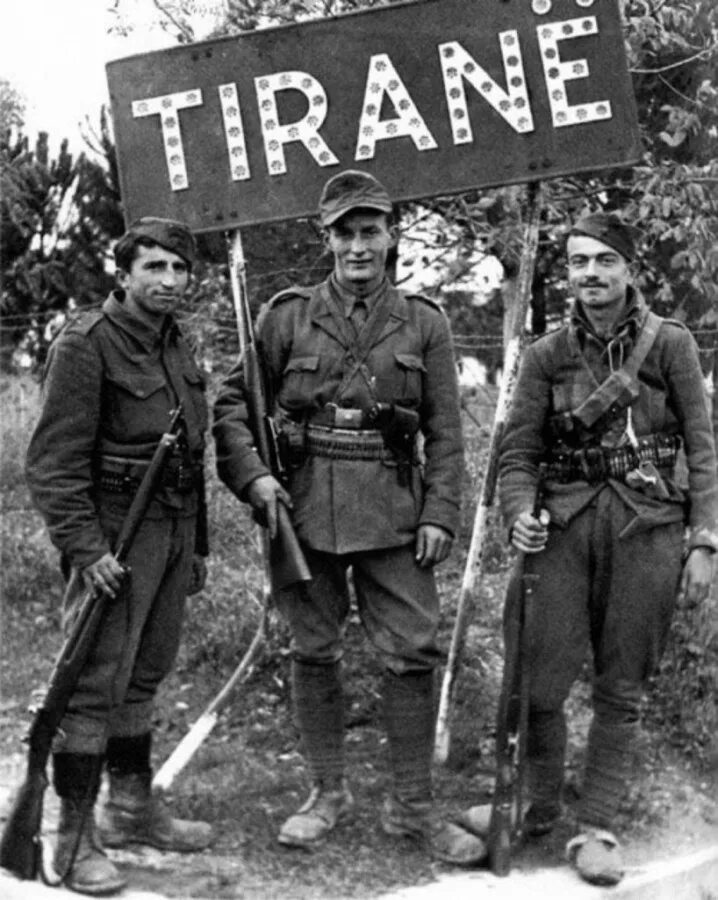 Италия 1939 год. Национально-освободительная армия Албании. Албанские Партизаны вторая мировая. Албанские Партизаны во второй мировой войне. Албанская армия во второй мировой войне.
