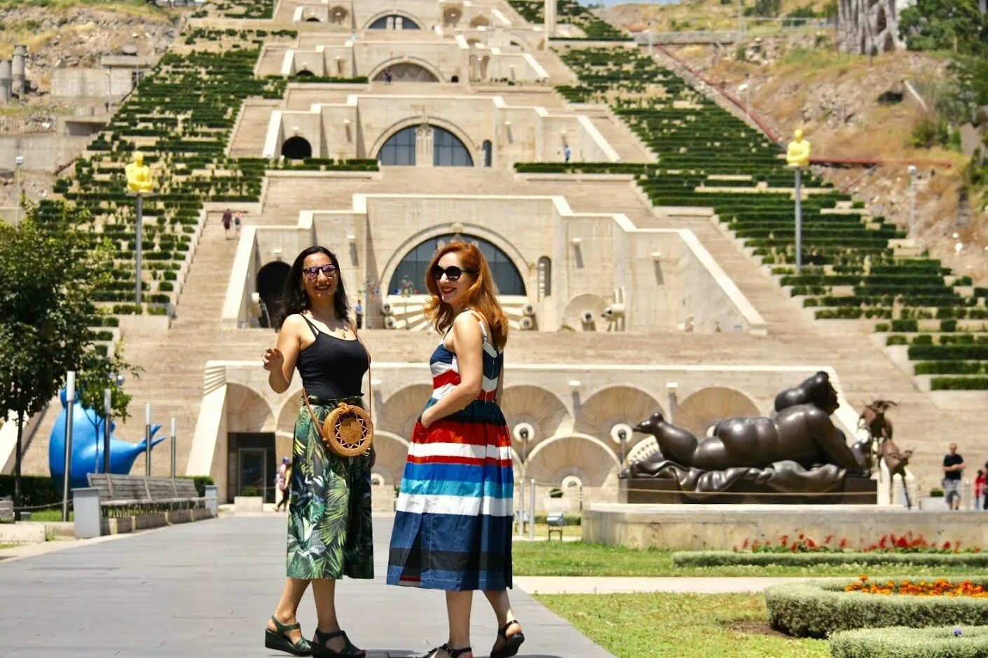 Ехать ли в армению сейчас. Армения туризм. Туристы в Армении. Ереван туристы. Ереван экскурсии.