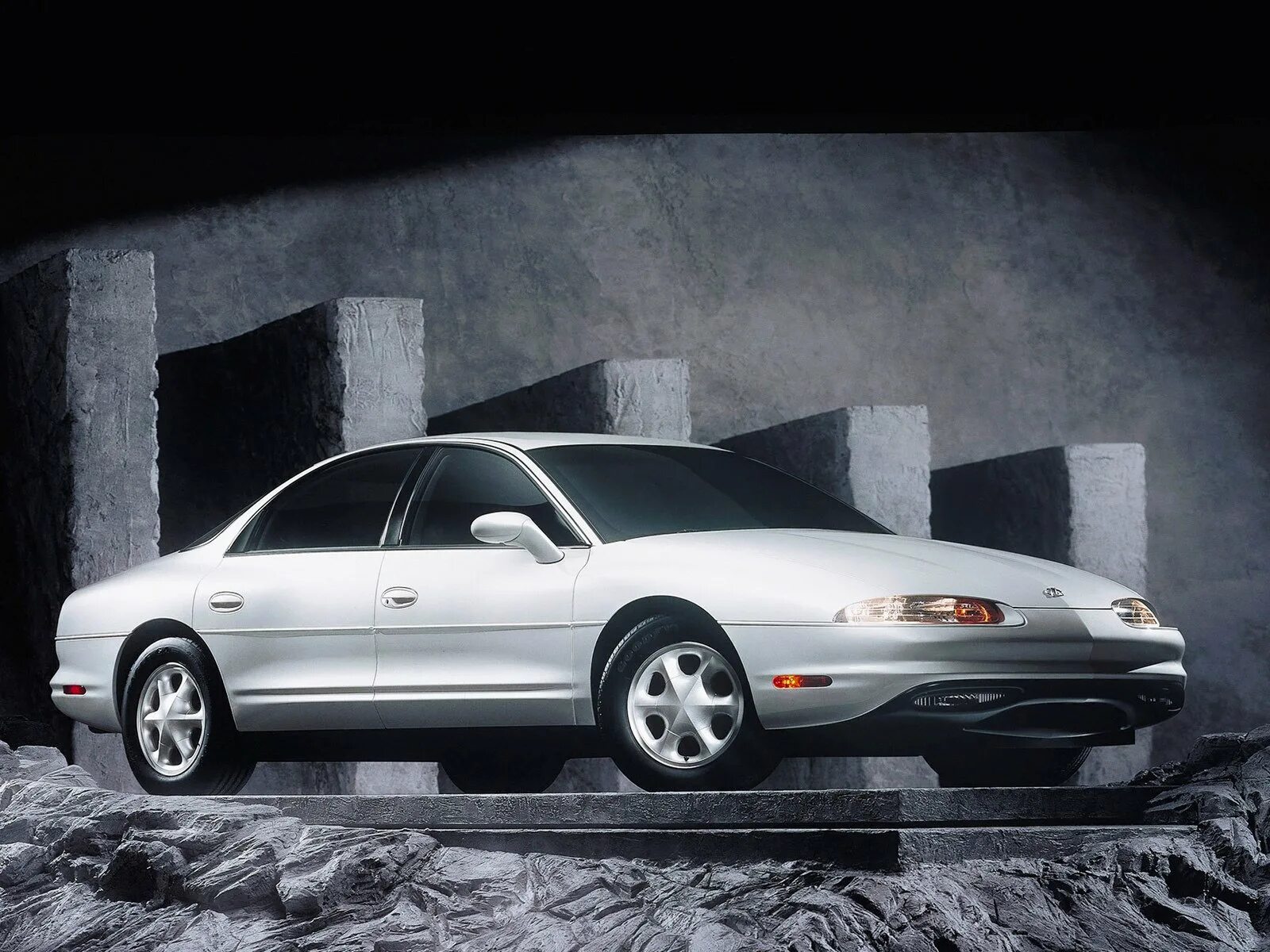 Купить машину аврору. Oldsmobile Aurora 1995.