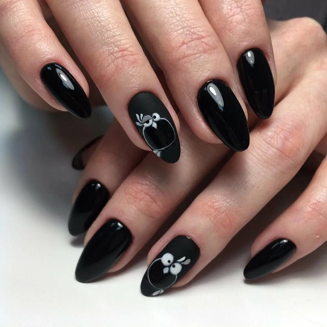 Красивый черный маникюр. Моника в черном. Красивый черный маникюр. Дизайны ногтей темных цветов. Темеофиолетовый маникюр.