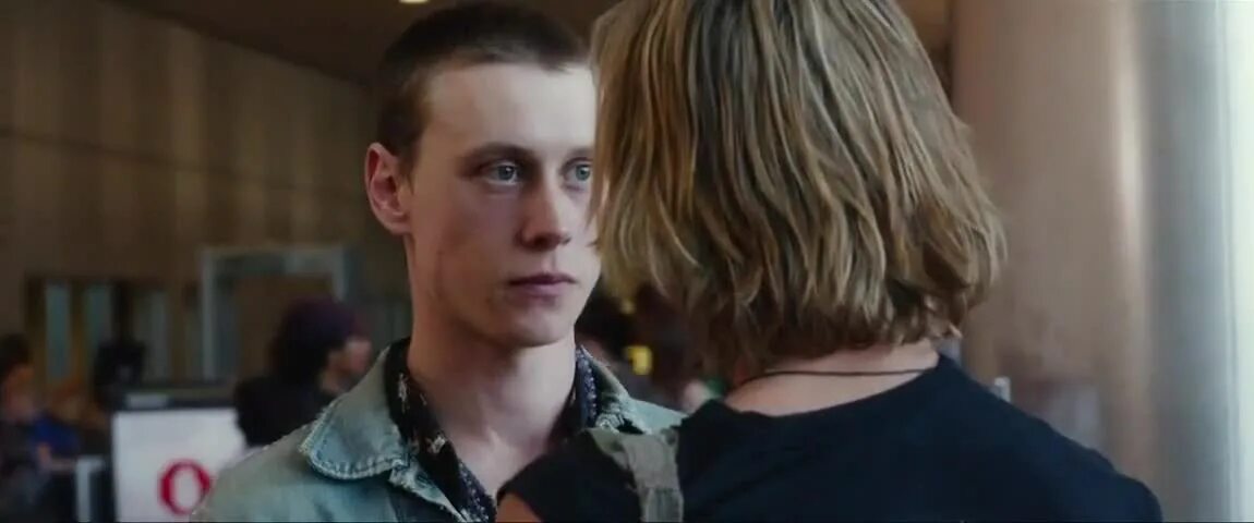 Live each. Джордж МАККЭЙ Капитан. George Mackay 2023. Джордж МАККЭЙ Капитан Фантастик. Джордж МАККЭЙ актер Капитан Фантастик.