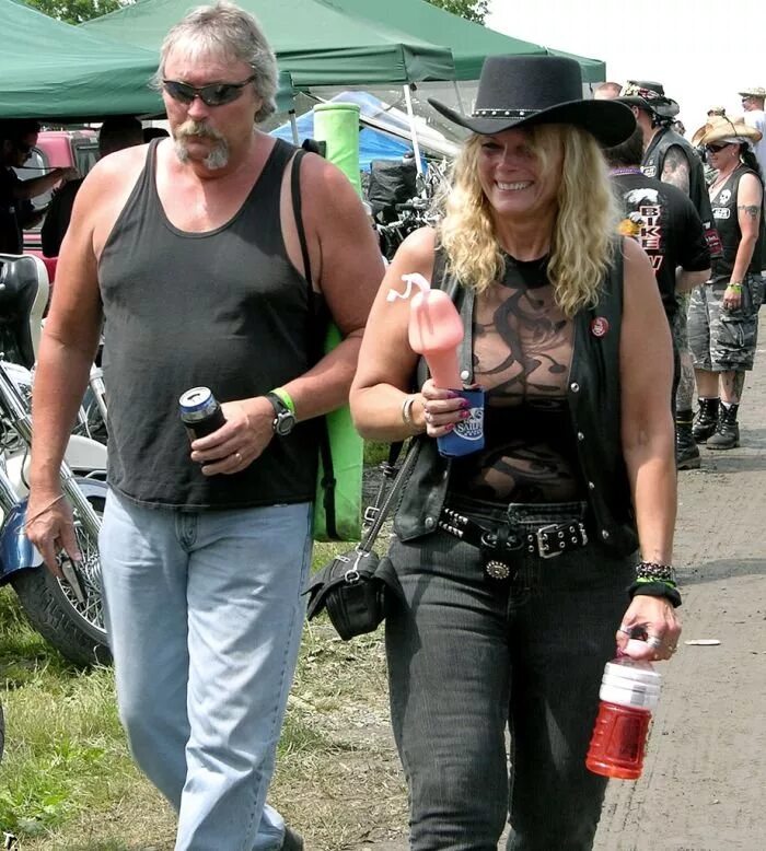 Жена байкера. Американский байкерский фестиваль. Ужасы фестивалей байкеров.