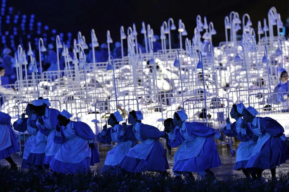 Открытие олимпийских игр в лондоне 2012. Открытие олимпиады в лондоне 2012. Церемония открытия летних олимпийских игр 2012. Открытие олимпиады в лондоне 2012 коронавирус. Церемония открытия олимпиады в лондоне 2012.