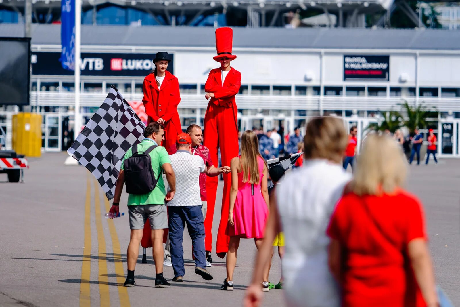 1 августа сочи. Формула 1 сочи 2019. гран при сочи 2019 формула 1. формула 1 сочи 2025. старт формула 1 сочи.
