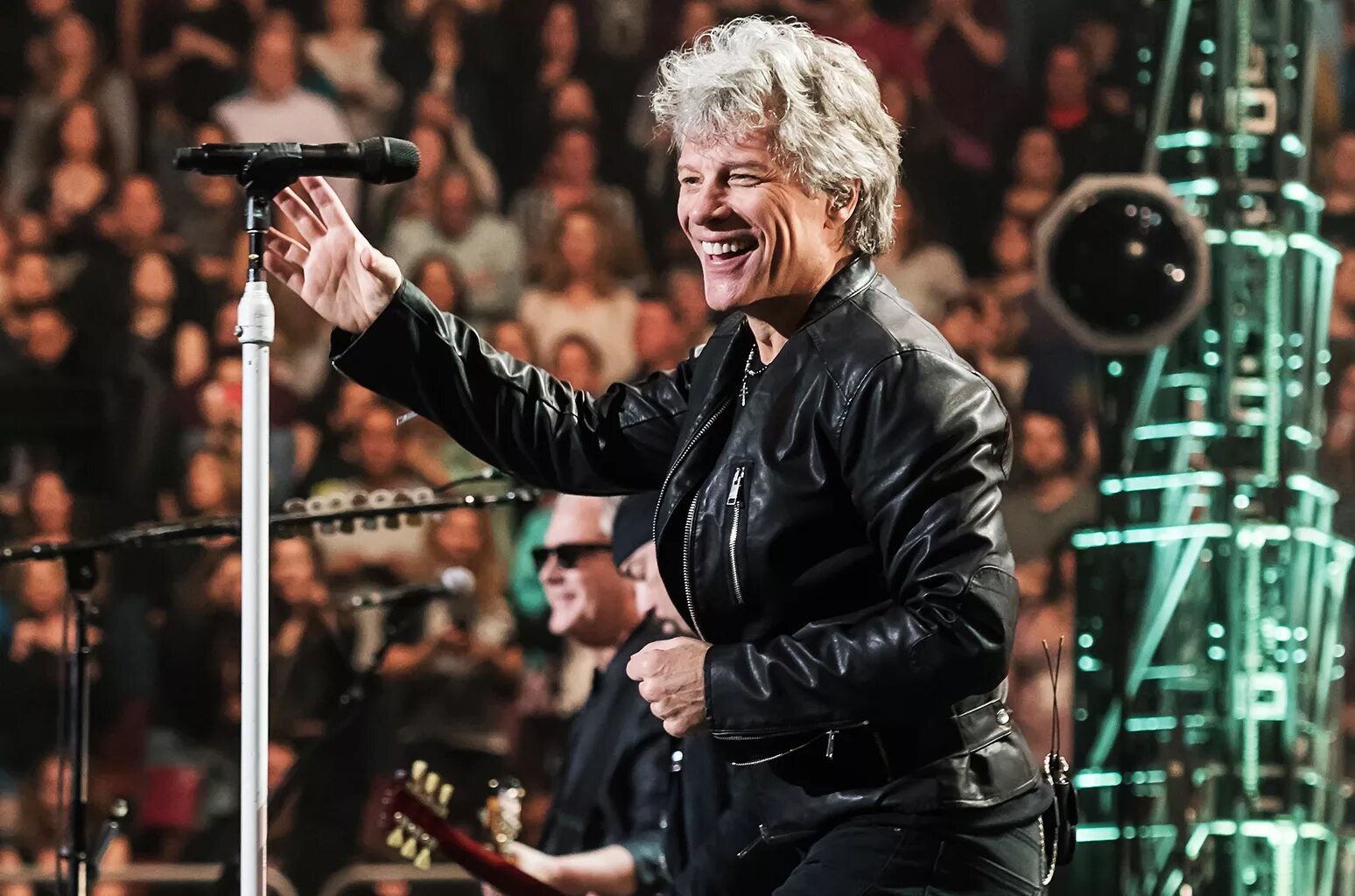 Bon jovi концерт видео. Джови Джон Бон. Бон Джови 2022. Джон Бон Джови 2021. Джон Бон Джови 2022.