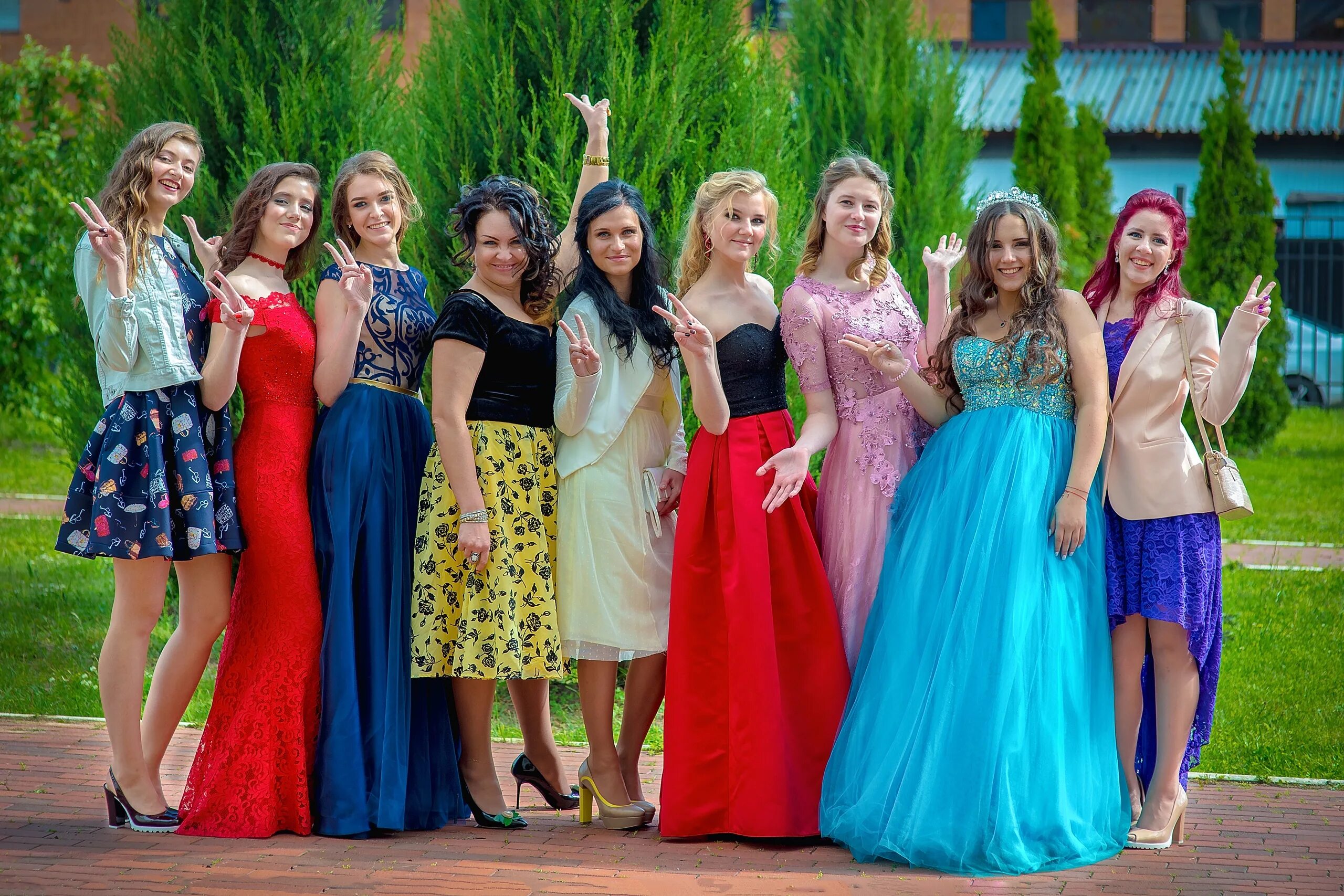 Школьный выпускной. Платья для выпускниц 11 класса. Выпускники. Весенний бал нпи новочеркасск. Выпускной.