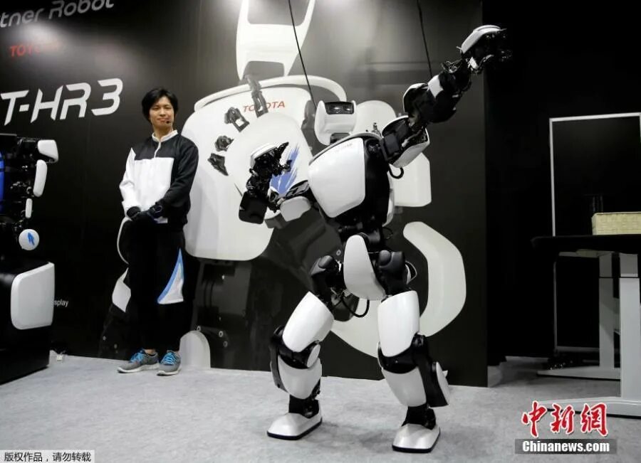 Thr3 music. Три ключа постеры. Thr3. Прототип робота. Thr3.