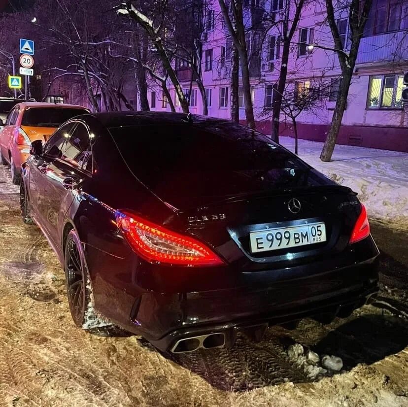 Бмв м5 ахмеда венгалби. Mercedes CLS 63 AMG Ахмеда Алиасхабова. Mercedes CLS 63 Ахмеда. CLS е999вм05. ЧЛС 63 АМГ Мерседес Ахмеда.