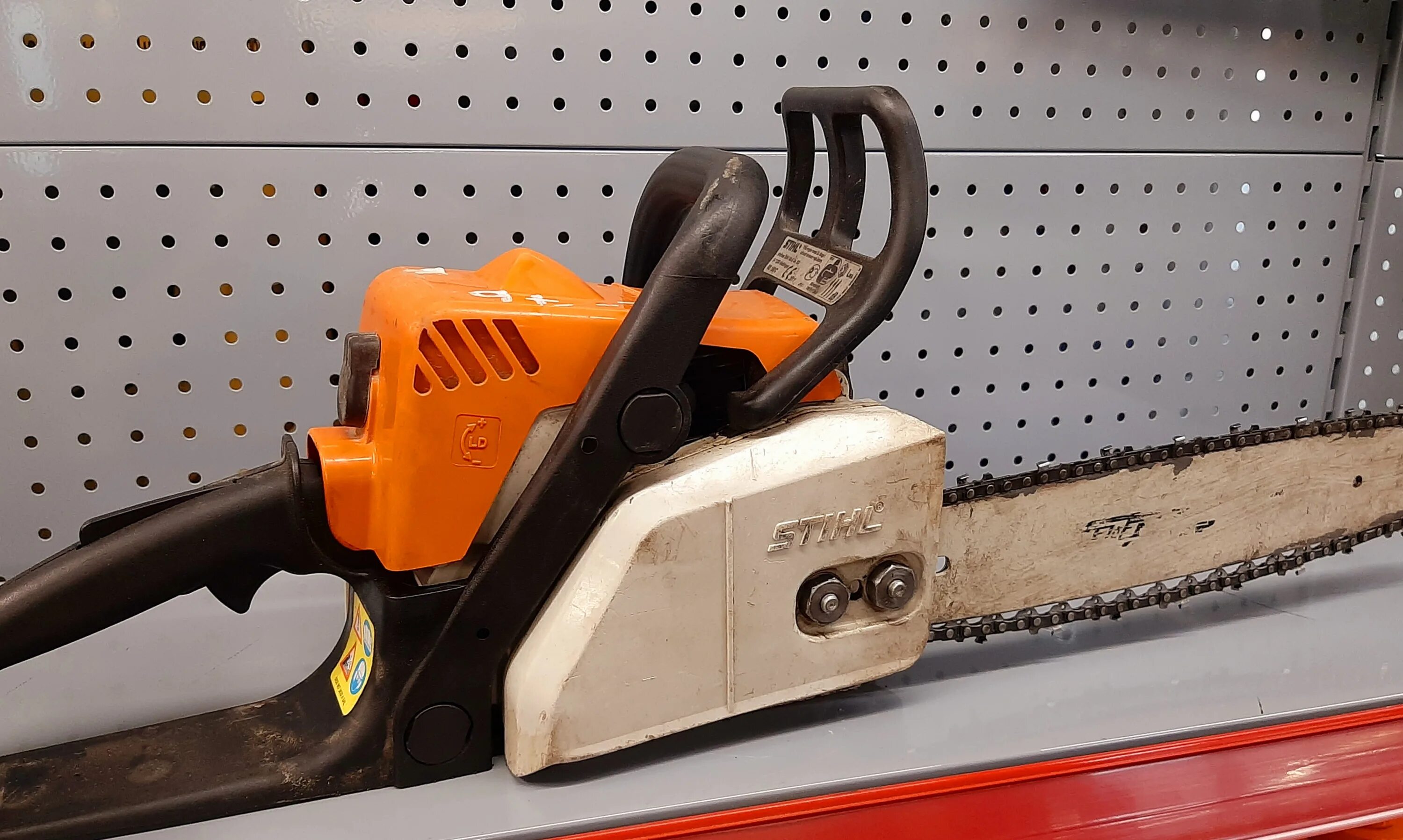 Мс 180. Stihl 390. Бензопила штиль 180 бу. Штиль красноярск. Бензопила штиль красноярск.