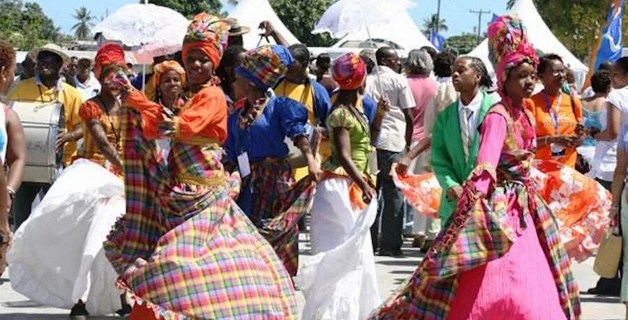Барбадос население. Фестиваль кроп овер барбадос. Barbados местные жители. Бриджтаун люди. Жители барбадоса.