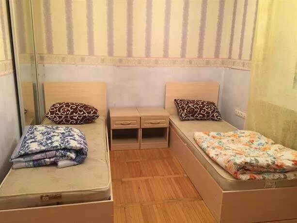 Солнечный номер стандартный. Гостиница тихий дворик кирс. Солнечный зеленокумск гостиница. Улица солнечная нижний тагил. В секции душ туалет кухня.