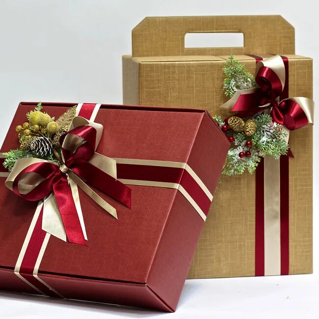 Несколько вариантов подарков. Подарочные коробки. Красивая упаковка подарков. Подарочная упаковка на новый год. Подарочные коробки на новый год.