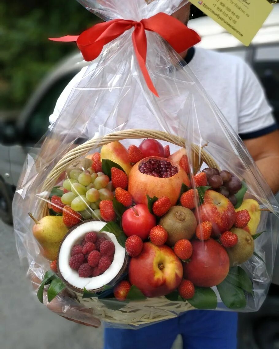 фрукты в корзине без ручки. как подарить фрукты оригинально. упаковка фруктов в подарок. как подарить фрукты оригинально. фрукты в упаковке подарок.