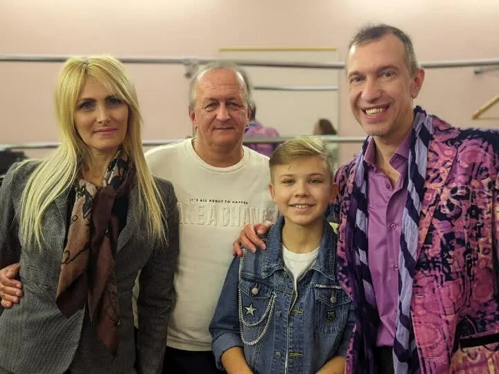 Розов певец. Семён розов семья. семён розов блоггер.