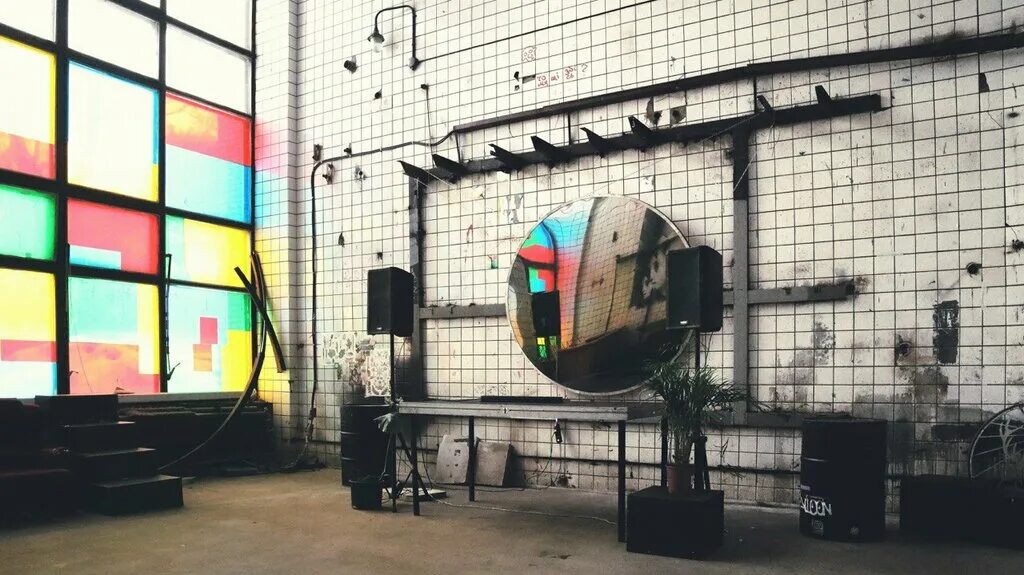 Космос планета плутон. Плутон в солнечной системе. Система плутон харон. Центр плутон. Подземный океан на плутоне.