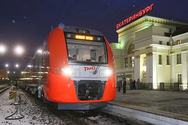 Электропоезда екатеринбург нижний. Электропоезд Ласточка Нижний Тагил Екатеринбург. Электричка Екатеринбург Нижний Тагил. Поезд Ласточка Екатеринбург Нижний Тагил. Электричка Ласточка Екатеринбург Нижний Тагил.