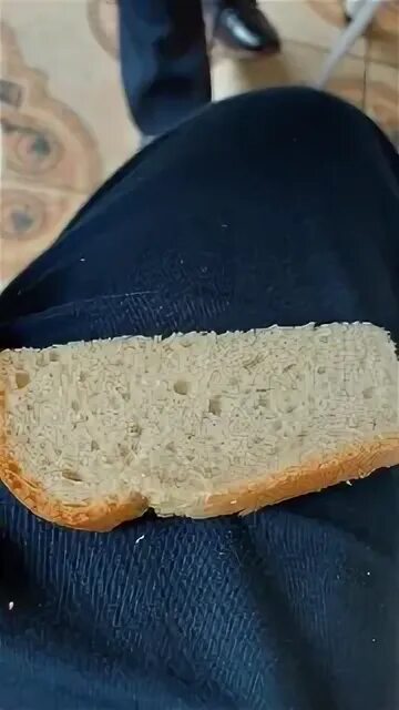 укради хлеб. живой батон. разломанный хлеб. хлеб вагон на космодроме. укради хлеб.