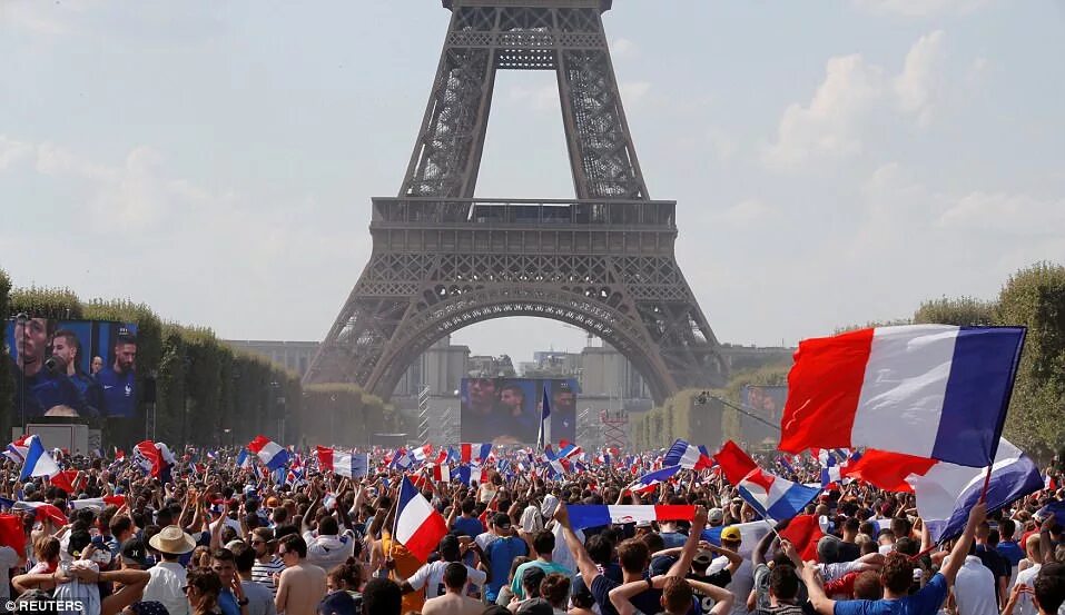 Франция изменилась. Франция люди. Французы. Население Парижа. Народы Франции.