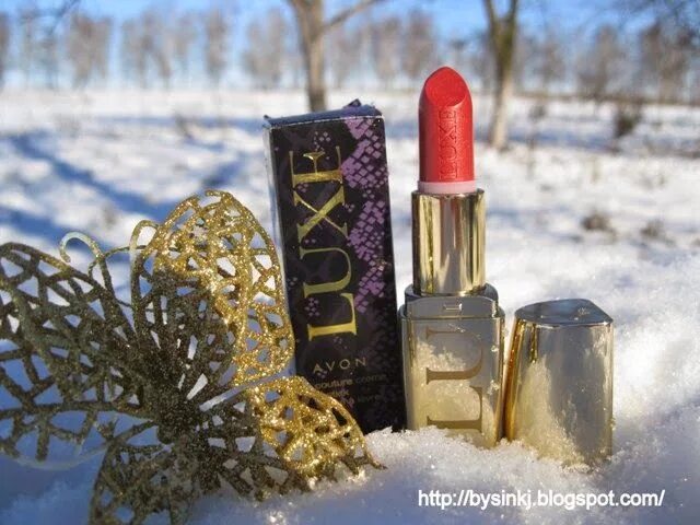 Помада элитный коралл эйвон Люкс. Увлажняющая губная помада Avon Luxe. Помада Люкс High Style Coral. Губная помада Luxe элитный коралл. Губная помада люкс