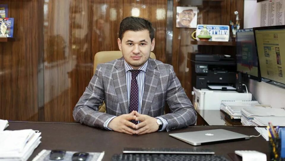 Акбар правитель индии. Акбар джураев узбекистан. Шерали джураев семья. Бирбал и акбар. Саидов комрон.