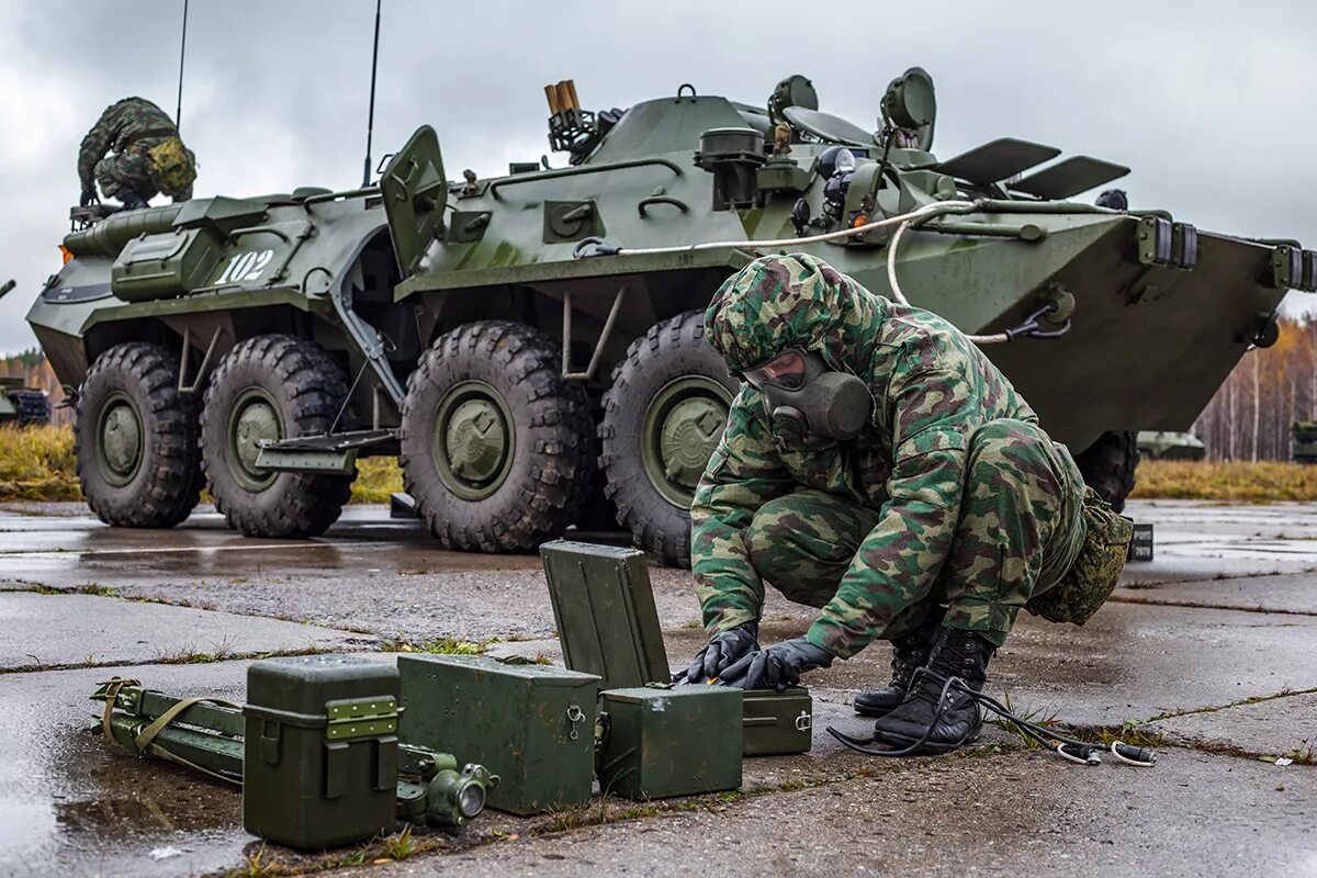 Молниеносные войска. Войска РХБ защиты вс РФ. КДХР-1н даль комплекс дистанционной химической разведки. Разведывательная химическая машина РХМ-4. БТР-80 ВДВ.