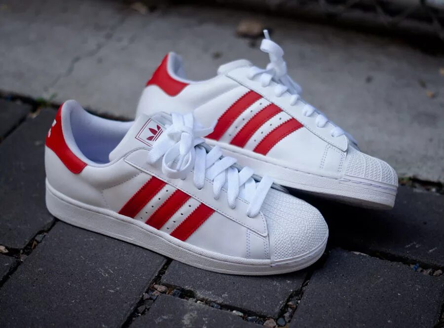 Адидас бу. Adidas Superstar White Red. Adidas Superstar Red. Адидас суперстар 2. Адидас суперстар красные.