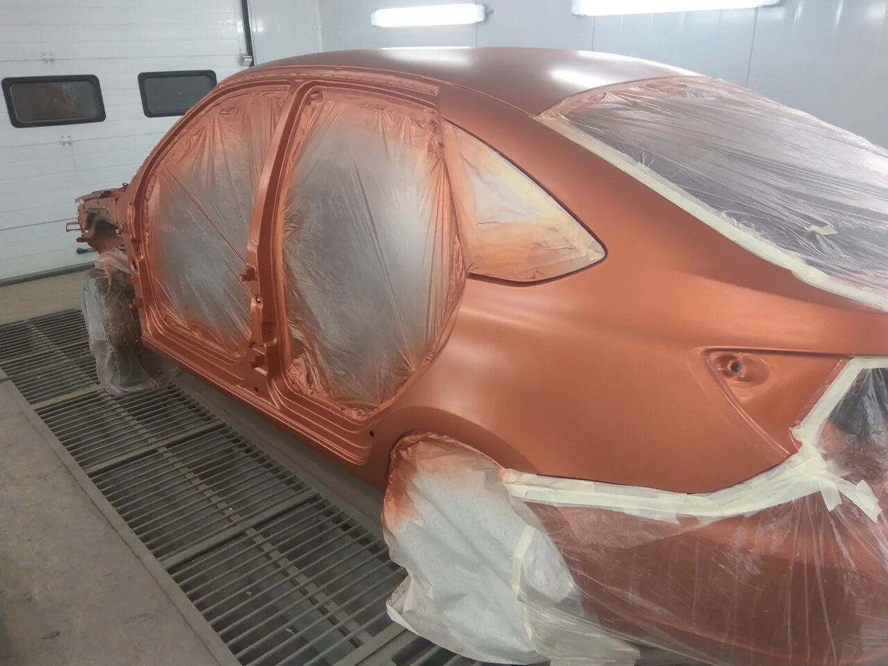 Продать кузов автомобиля. Покраска автомобиля. неокрашенный кузов автомобиля. лада гранта покраска кузова. краска для кузова.