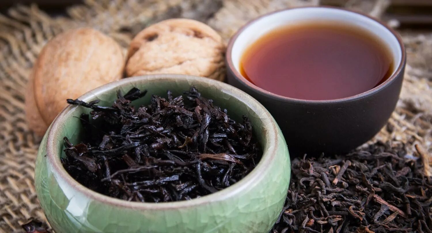 Как называется заварка. Чай черный пуэр Шу. Земляной китайский чай пуэр. Пуэр тигуанинь. Китайские чаи пуэр чёрный.