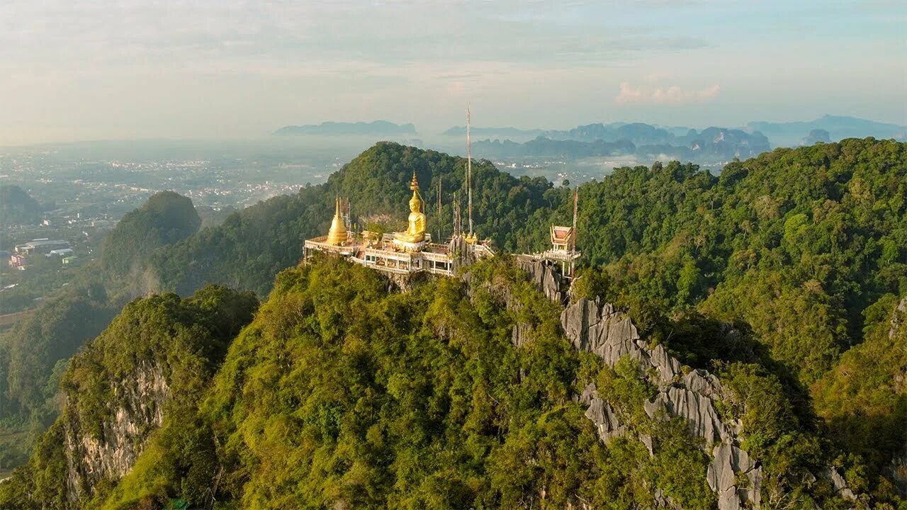 Храмы краби. Храм тигра Краби. Тайланд храм на горе. Храм Клонг яй Таиланд, Краби.